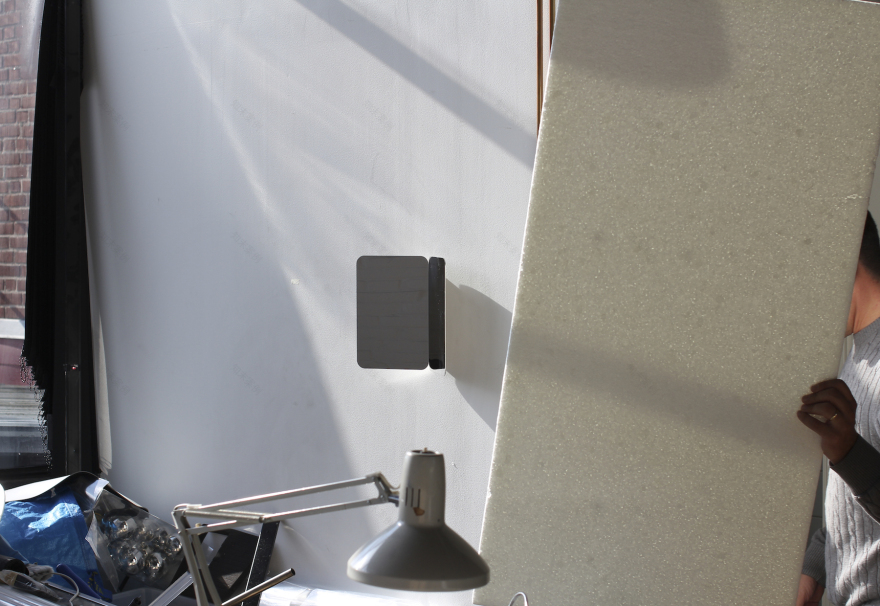 奥斯陆设计师丹尼尔·雷巴肯为Artek设计的一副极小的镜子-6