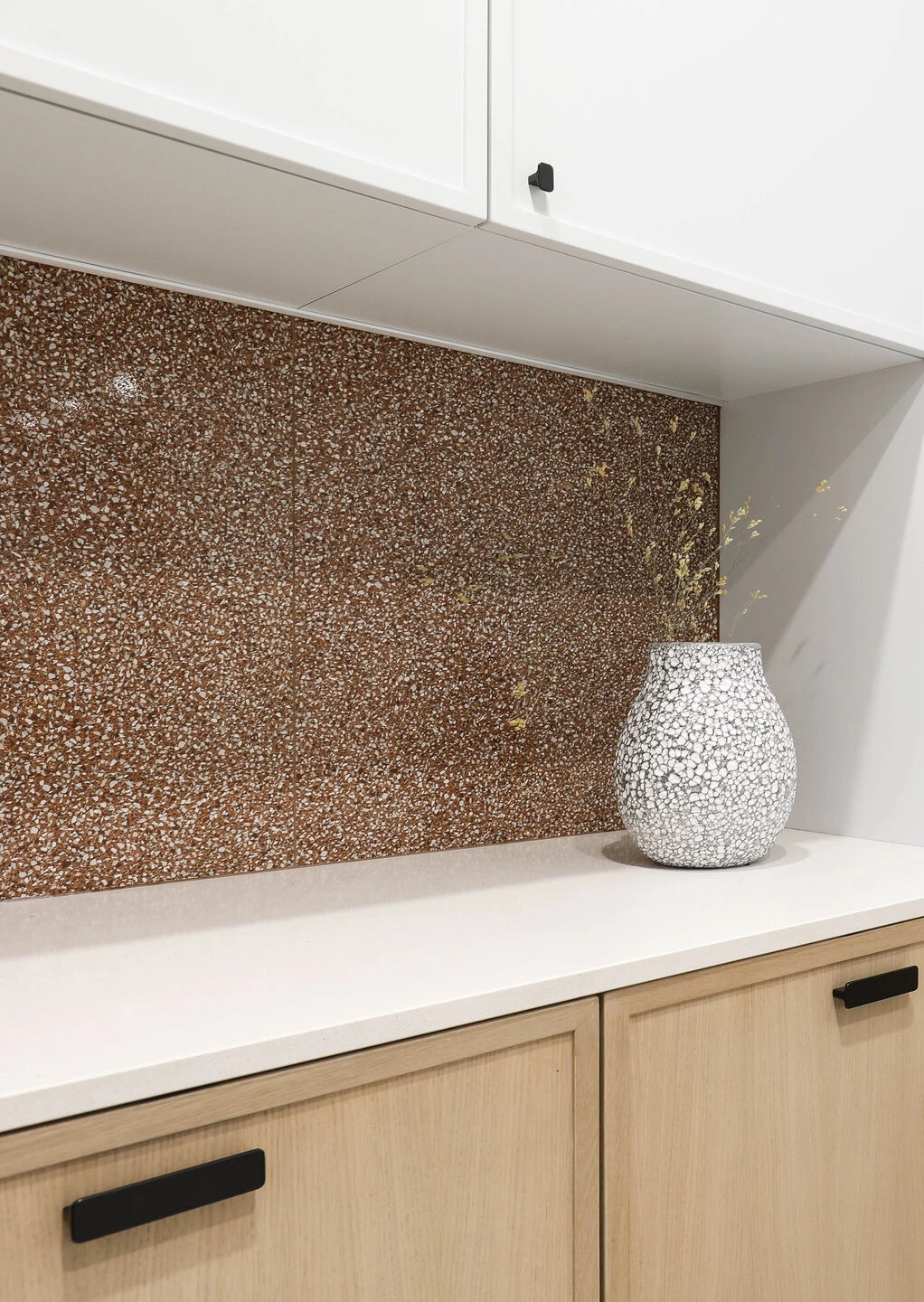 色彩项目 · 充满艺术气息的 2021 年家庭公寓设计丨保加利亚布尔加斯丨Think Forward-29