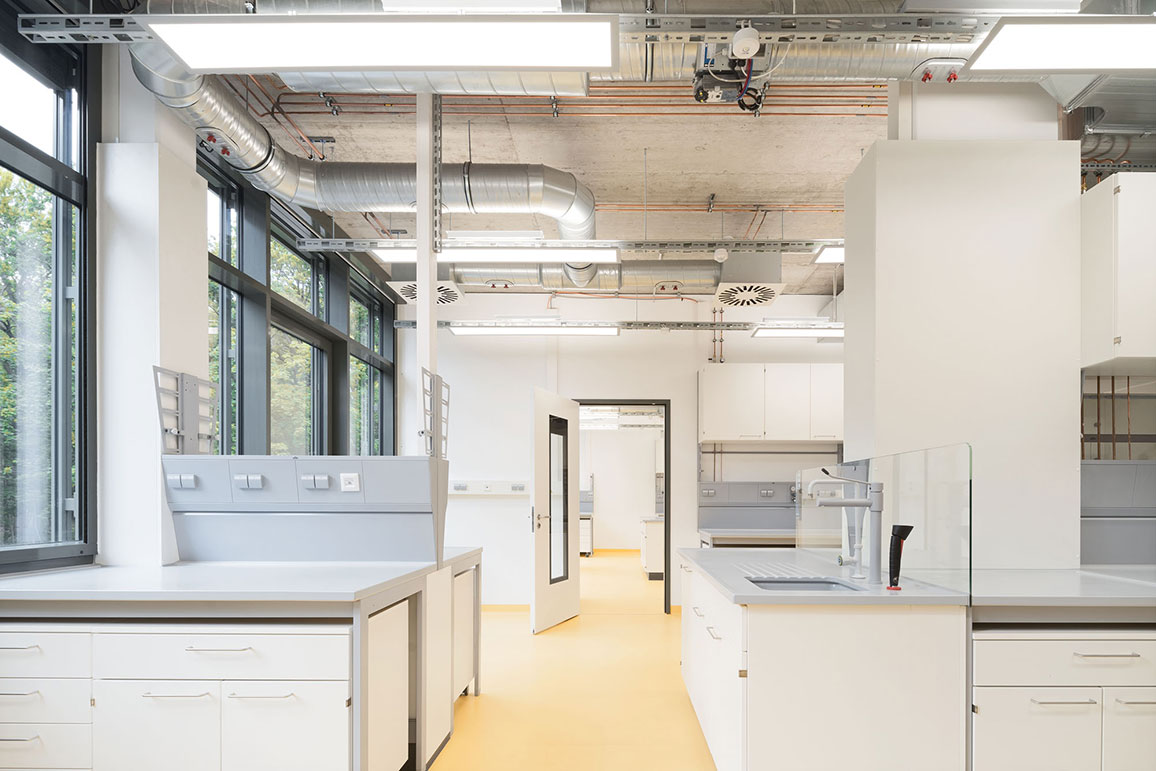 Helmholtz-Zentrum Potsdam, Deutsches GeoForschungsZentrum GFZ, Laborgebäude mit Serverraum (GeoBioLab) - hw-5