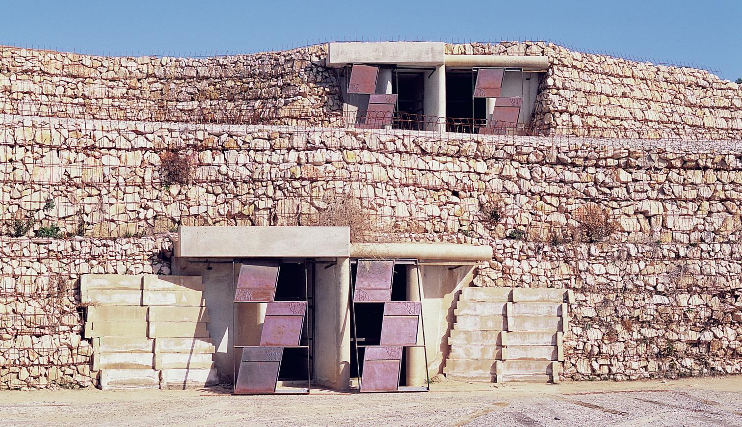 颠覆传统的宗教纪念公墓——西班牙伊瓜拉达墓地-11