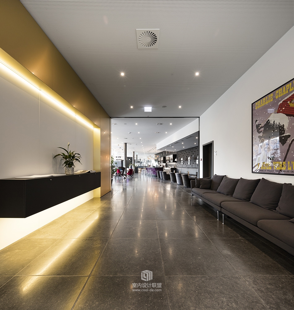 瑞士摩登时代酒店 / Itten+Brechbühl-8