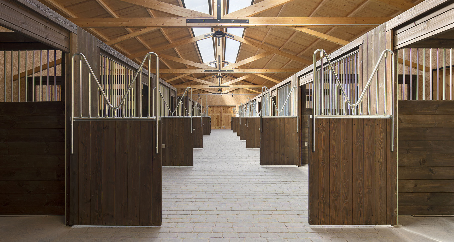 Hotel Equino · 乡村环境中的工业风马厩设计丨西班牙莱里达丨Gabarra Arquitectes-12