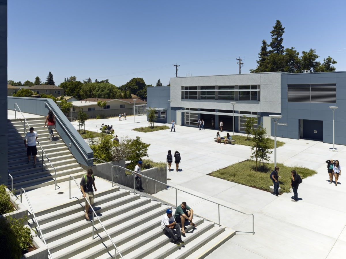 加州 East Palo Alto Academy 中学绿色校园设计丨CAW Architects-8