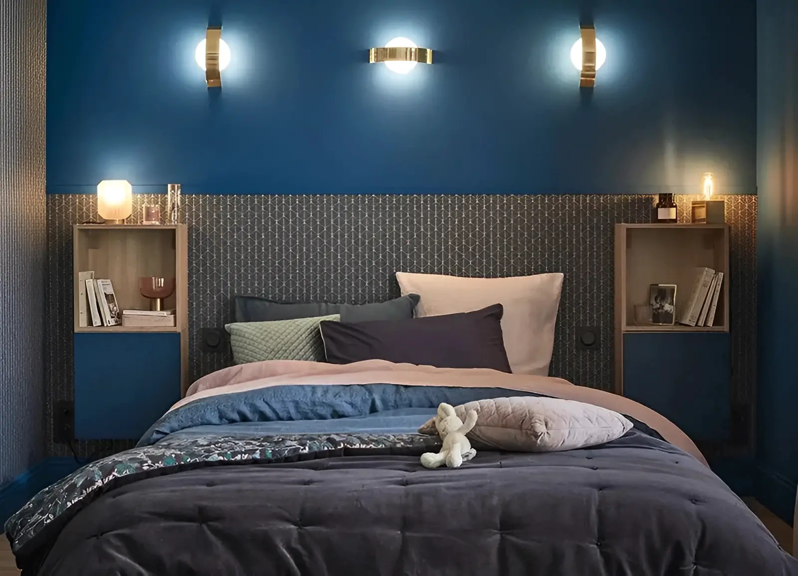 20m2 卧室里的艺术装饰开放式蓝色衣橱-14