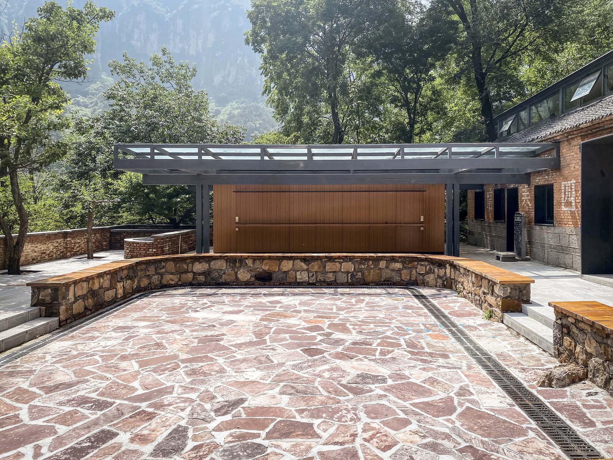 国梁艺术大学生研究训练计划中心丨中国-20