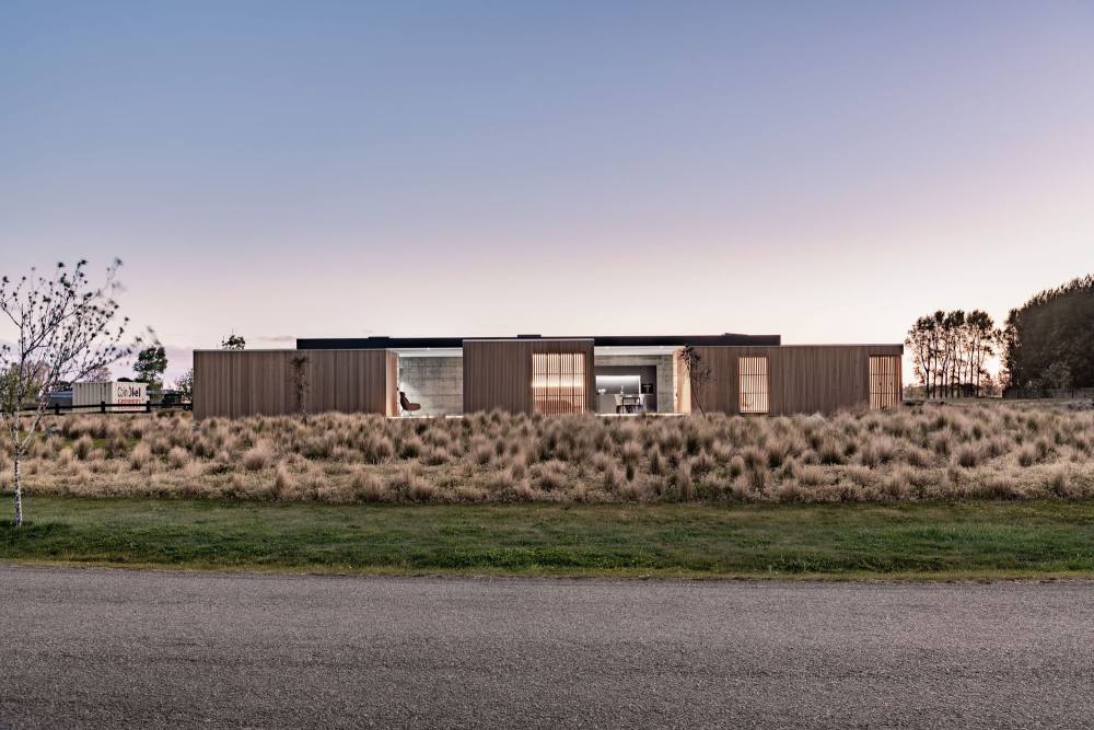 新西兰度假别墅“飞马之家” · 极简主义与自然融合的设计-22