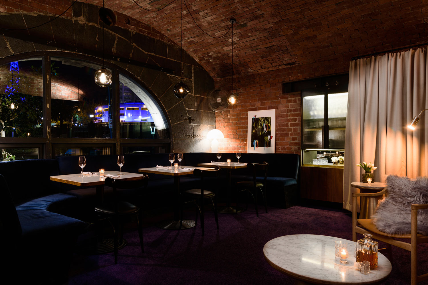 墨尔本地下酒吧“朝圣者” 造现代神秘空间-28