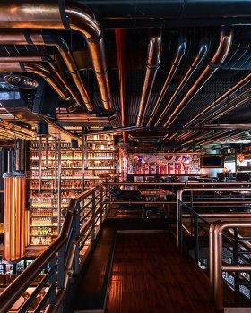 炼油厂灵感音乐酒吧 | Nexus Design 的加尔各答“refinery 091”