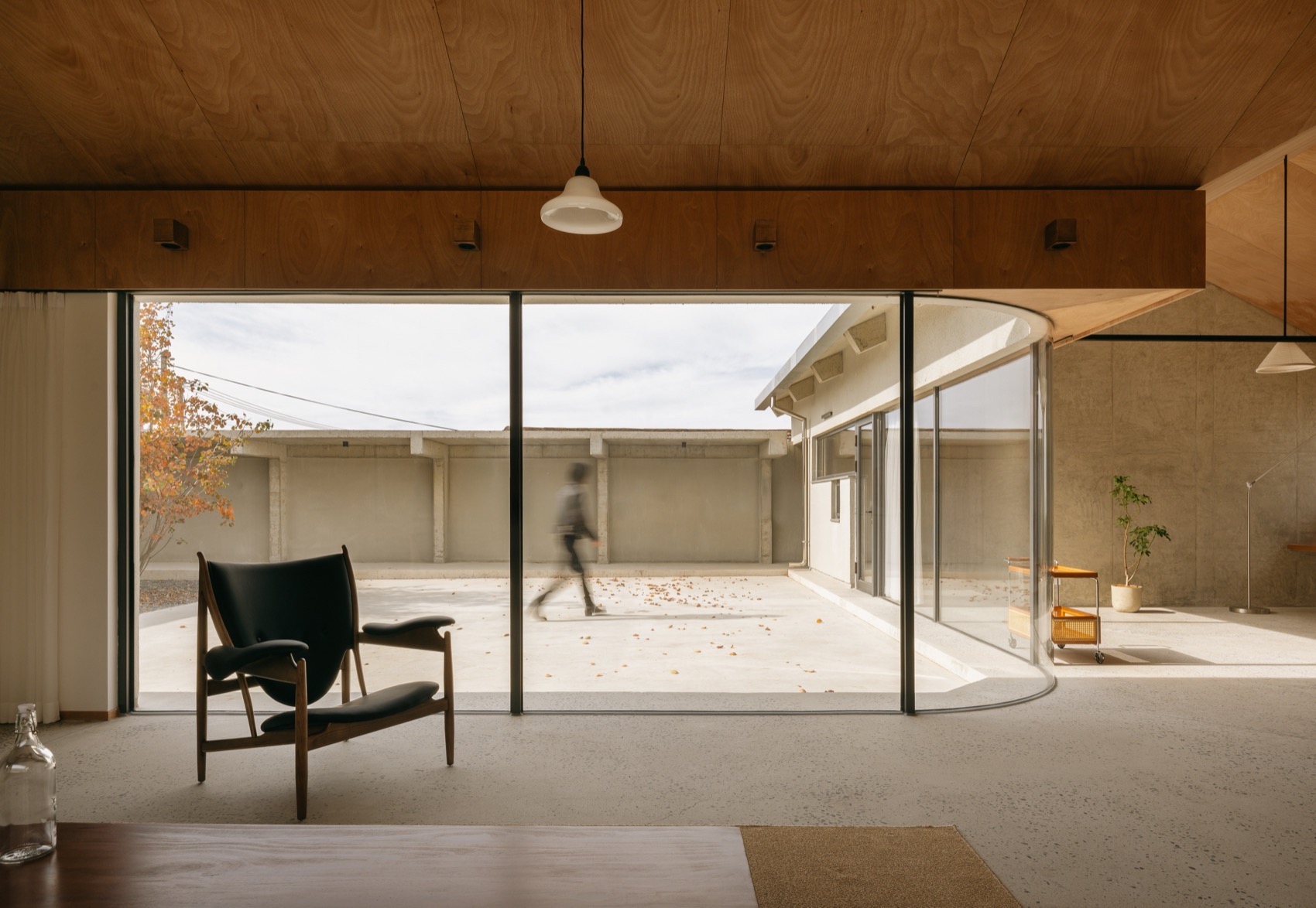 十字交叉之家 – 一朵屋面下的安顿与穿梭丨中国北京丨察社办公室-26