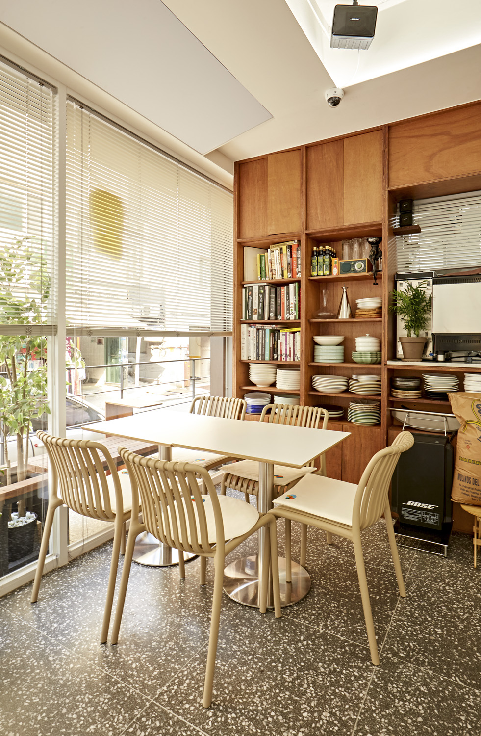 温暖的 20 度餐厅室内设计-13