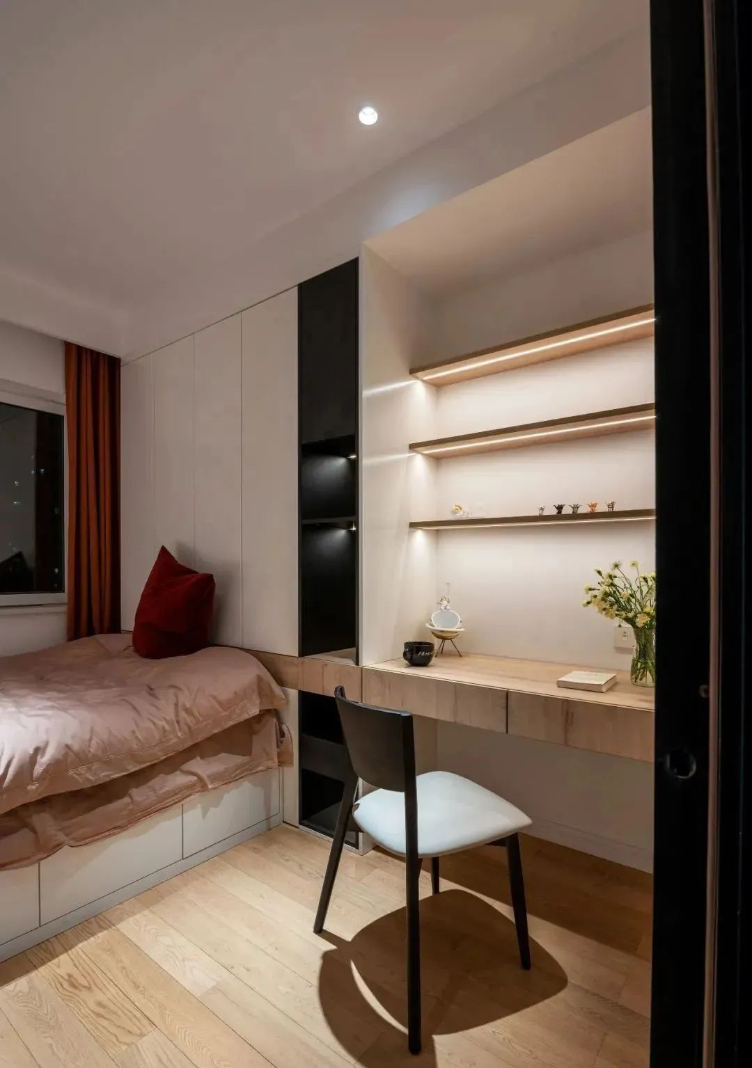 150㎡住宅，克莱因蓝、勃艮第红的融入，让空间更活泼、明艳！-53