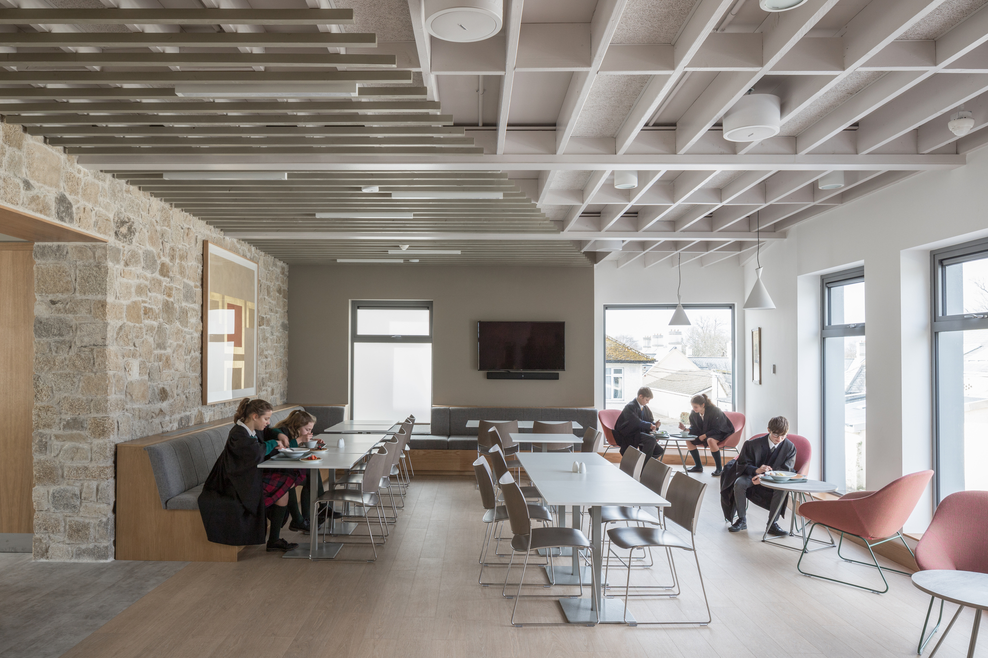 Whispering House Social Hub / Coady Architects-15