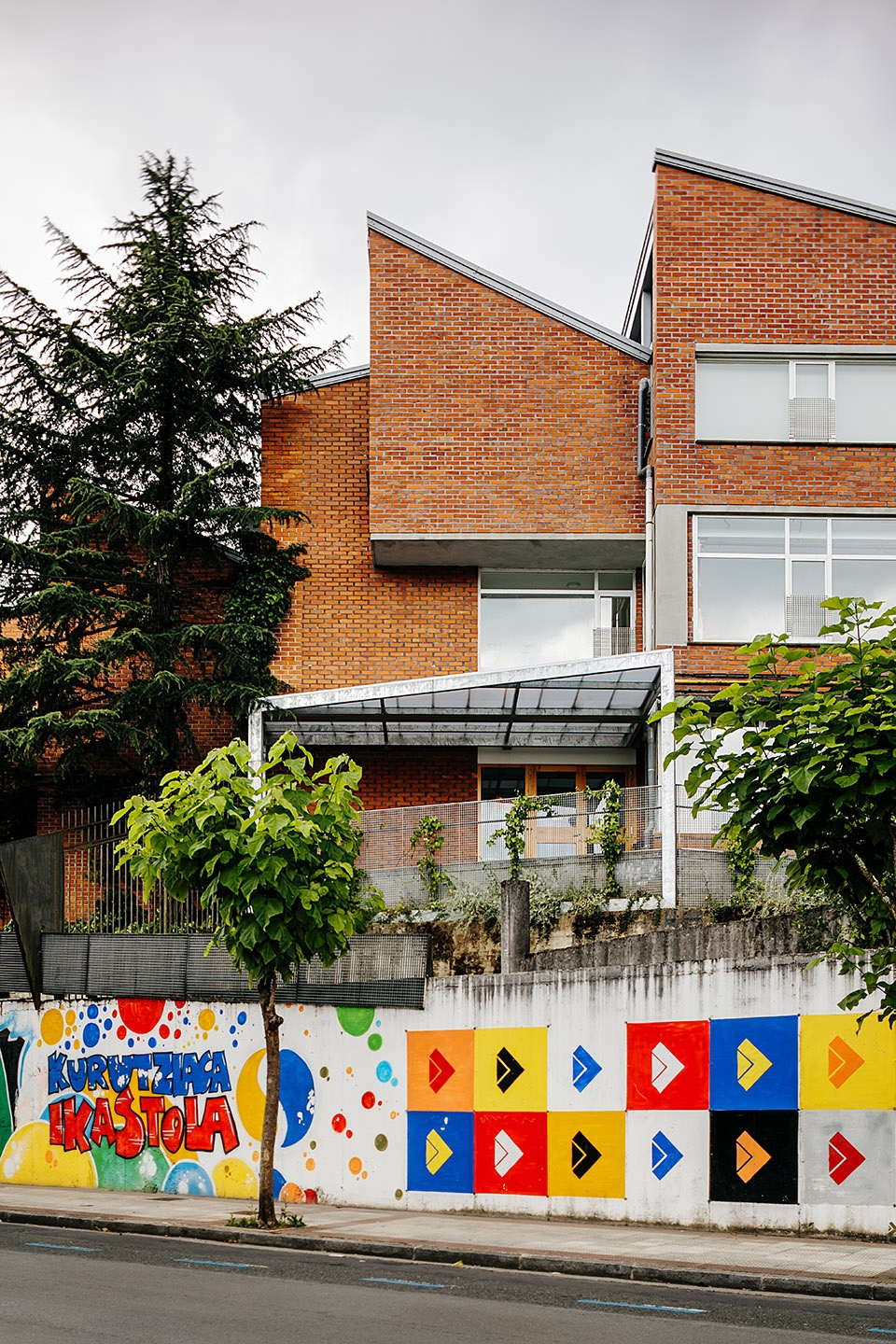 灵活多变的空间魔法,西班牙幼儿园蜕变重生-4