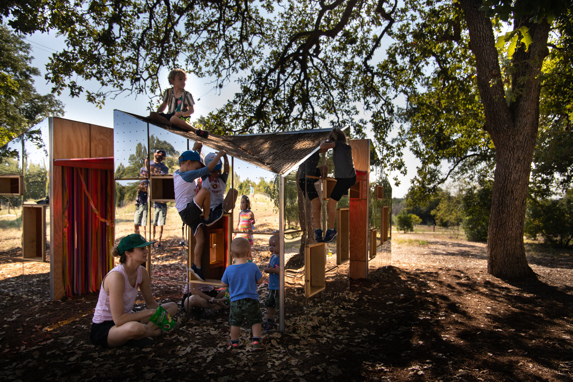 Hidden in Plain Sight Pavilion / Nelsen Partners-38