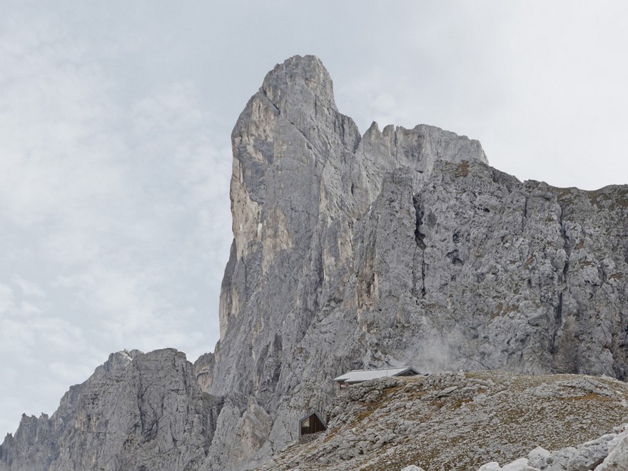 Mimeus Refurbished an Old Winter Bivouac in the Dolomites-16