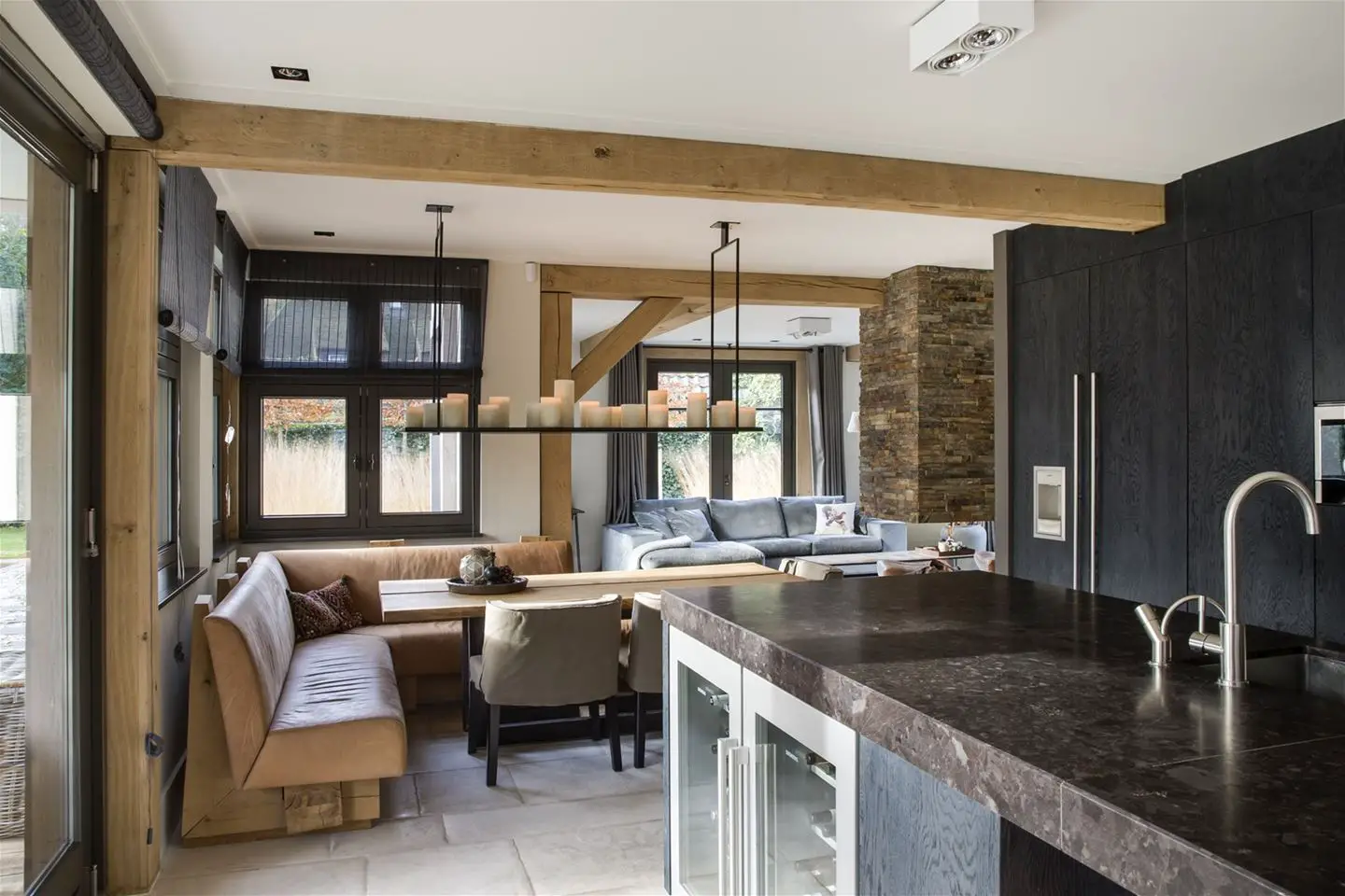 荷兰现代乡村大宅，完美融合温馨木艺与充沛采光-2