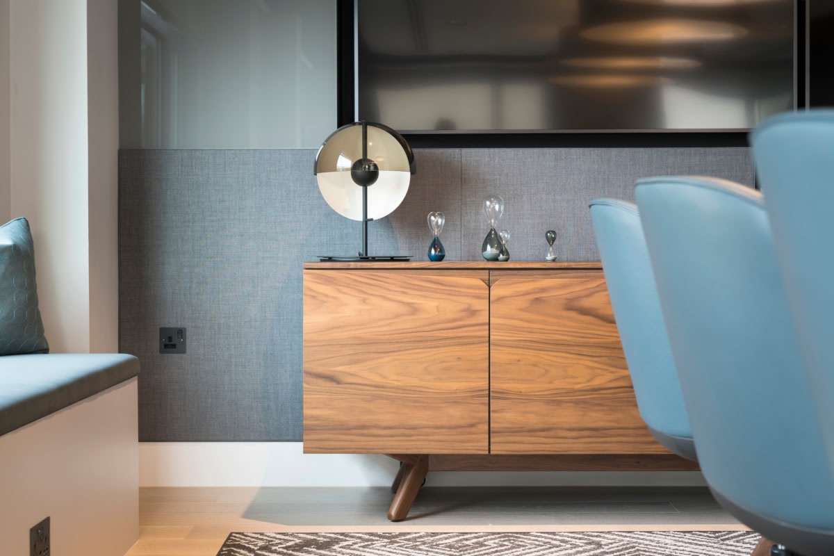 伦敦投资公司神秘办公室设计-13