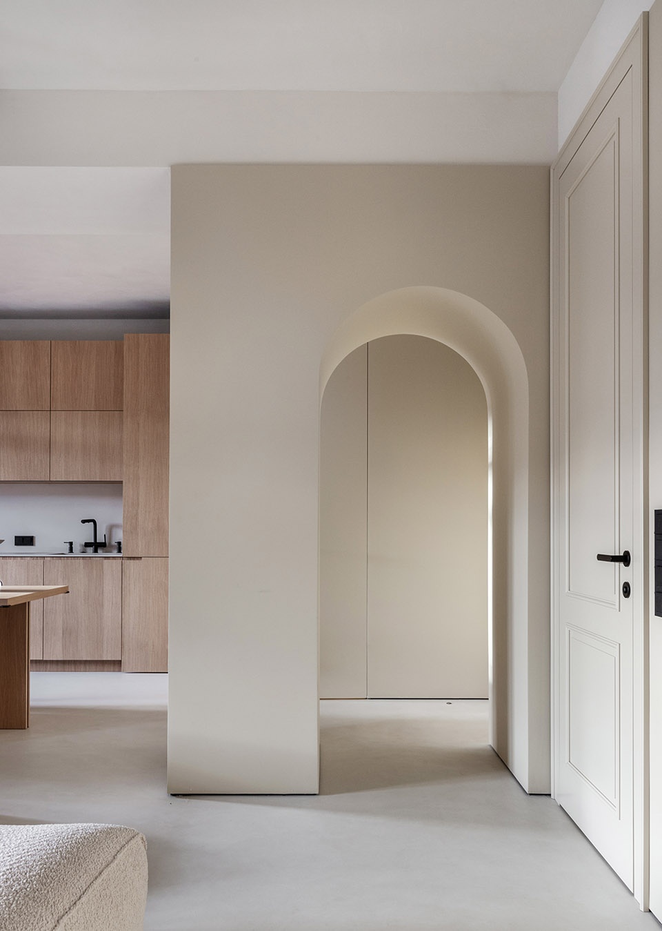 米色公寓，现代极简主义的温馨家庭空间-6