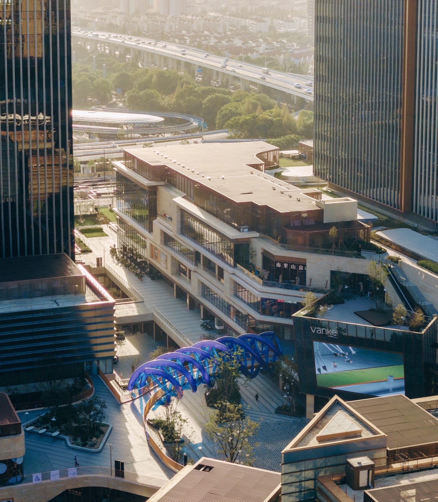 旋膜廊桥和六角金星丨中国上海丨众建筑（旋膜廊桥）,众建筑&友谊万岁（六角金星）-121