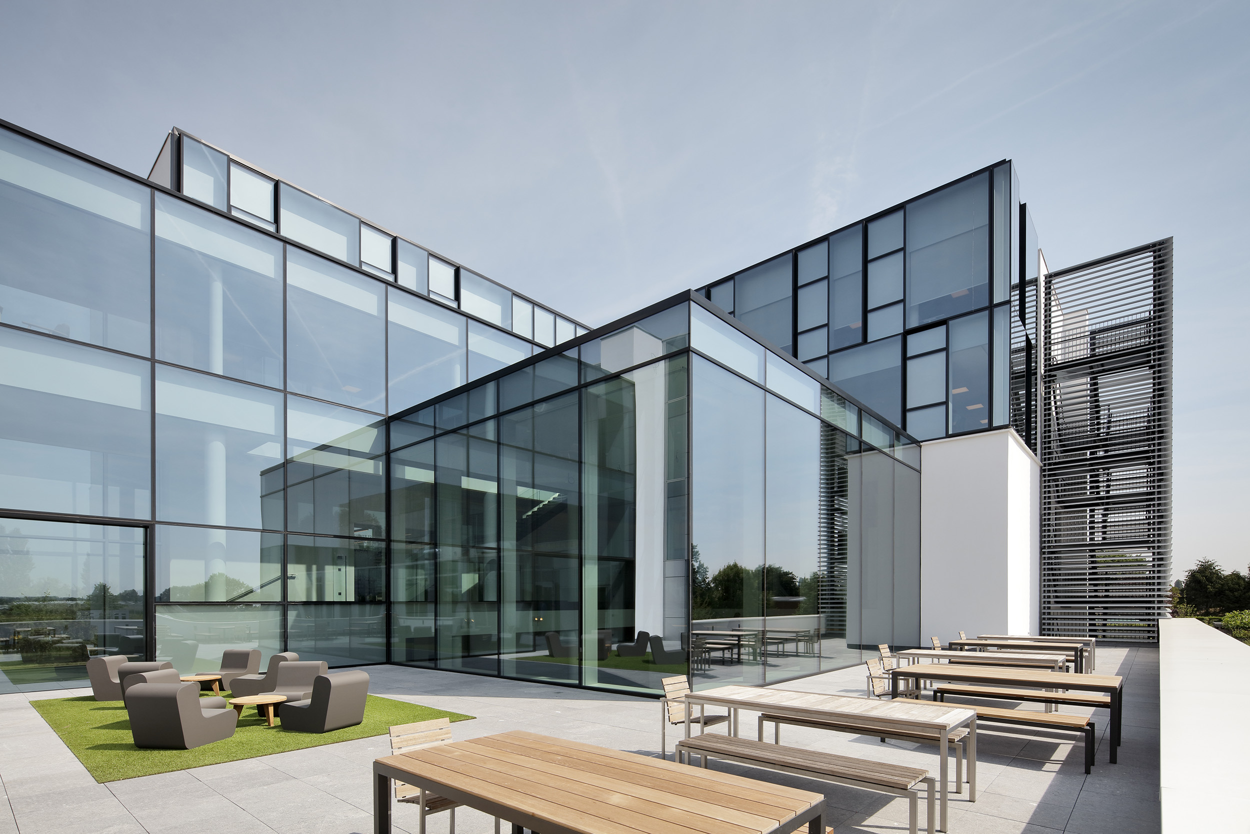 Reynaers 铝业办公展厅——现代简约与科技融合-15