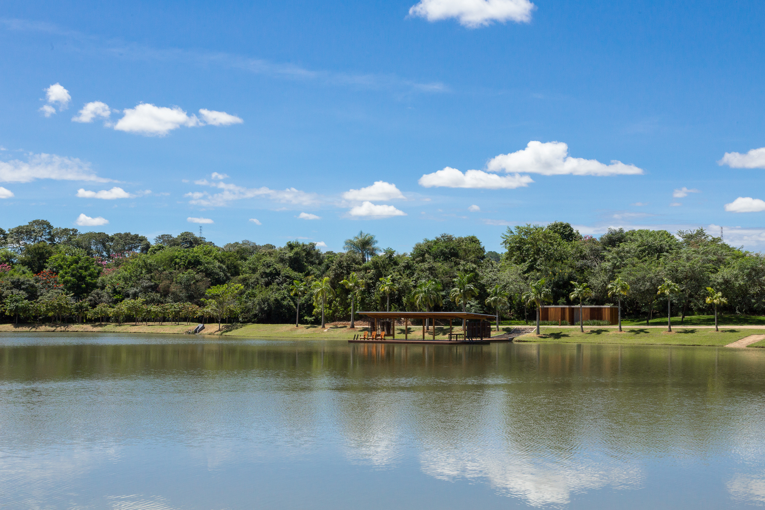 巴西水岸漂浮凉亭·简约遮阳休憩空间-23