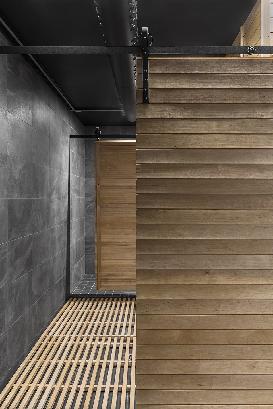 芬兰 Jyväskylä 旅馆·极简生态的共享空间-5