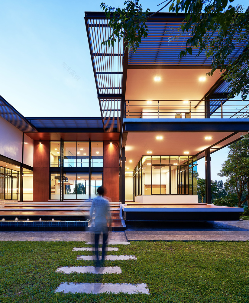 泰国田园风光中的现代钢结构之家-20