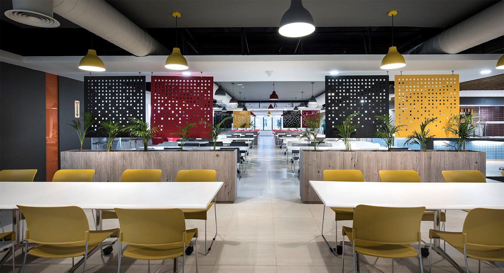 Renault Nissan 办公室彩色金属吊灯设计-11