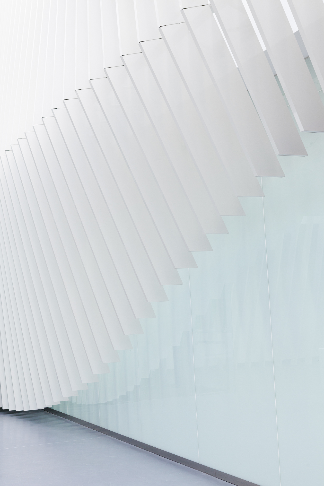 布拉格 KKCG 建筑室内设计 | 垂直花园与自然材料的融合-3