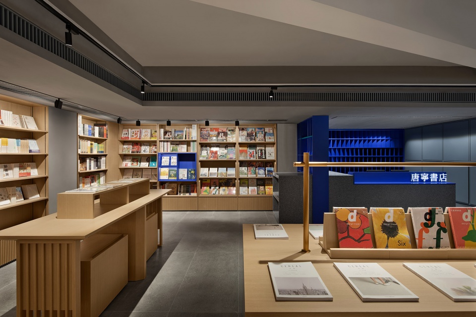 日夜流转中的都市文化灯塔 · 唐宁书店四海城店丨中国广州丨立品设计-58