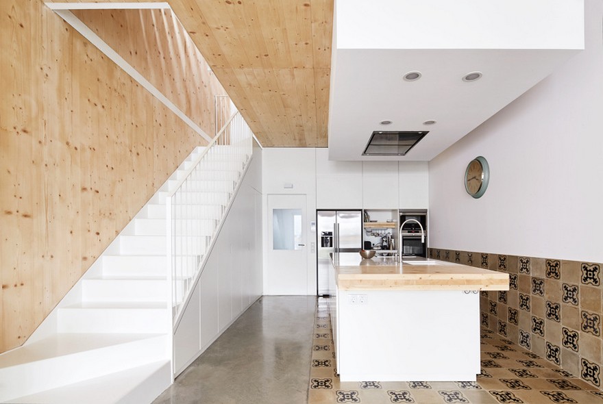 Energy-Efficient Home Built Between Two Dividing Walls in Terrassa, Barcelona-17