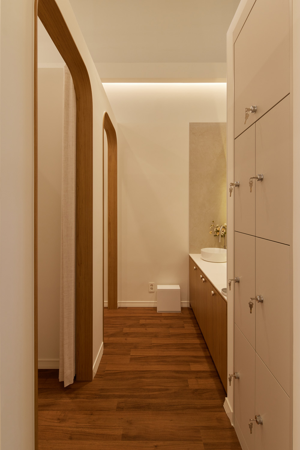 白色与木质，打造温馨的 27 平米公寓-19