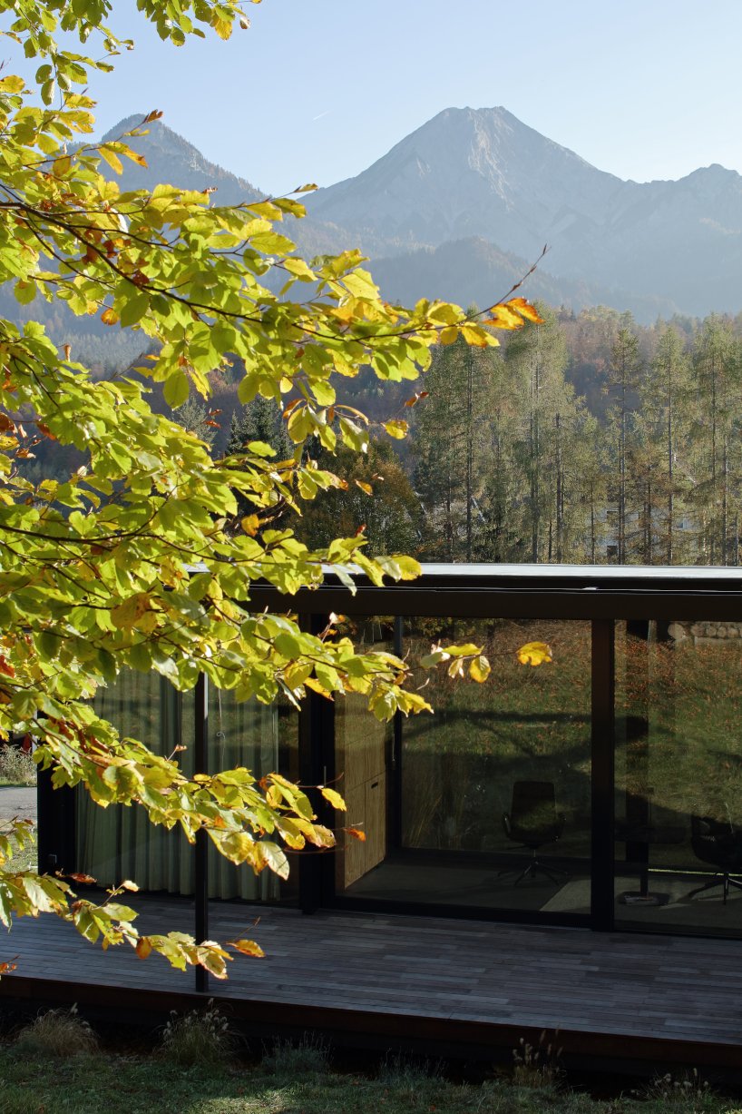 奥地利最小集装箱周末别墅设计亮点-13