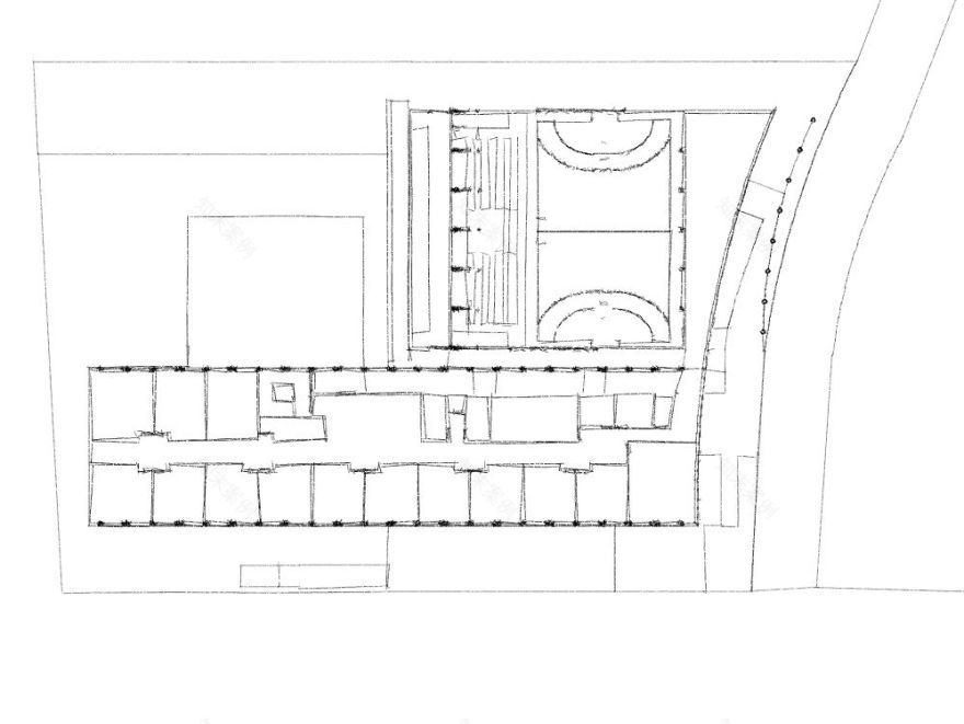 山丘之上的绿色马球学校-20