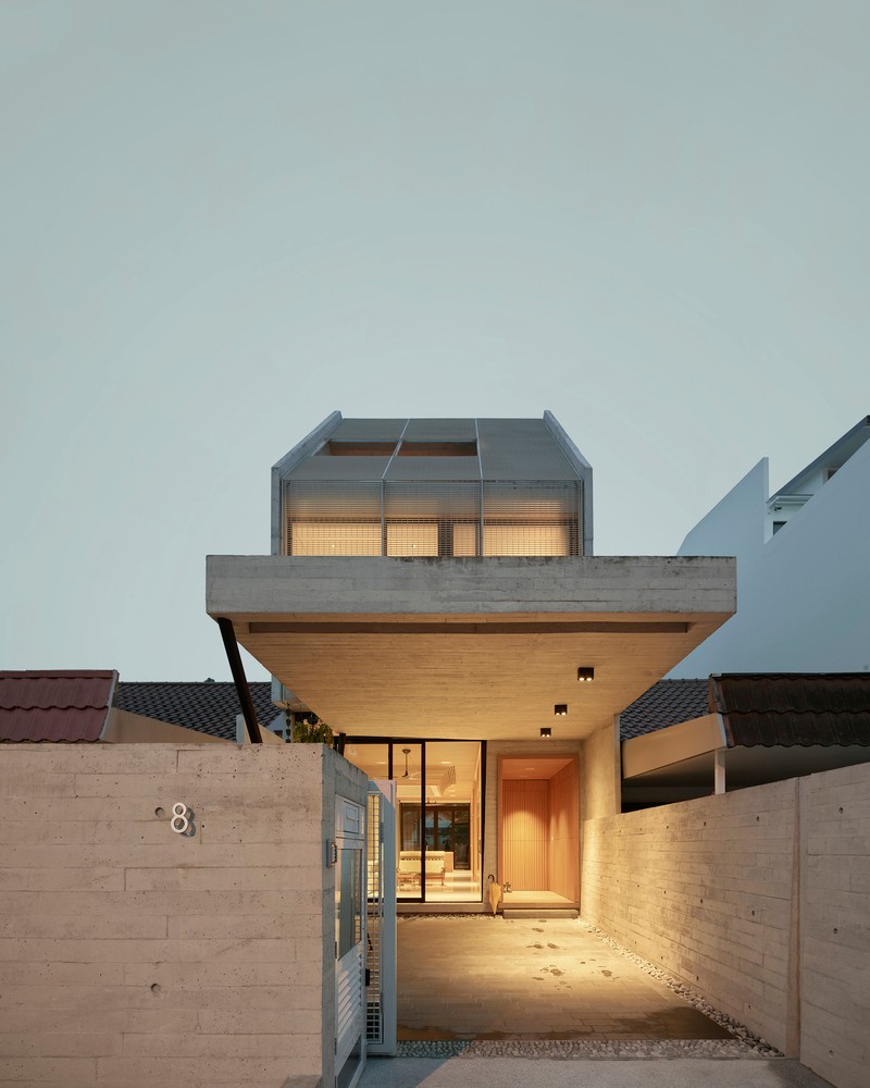 新加坡楔形屋顶混凝土住宅-13