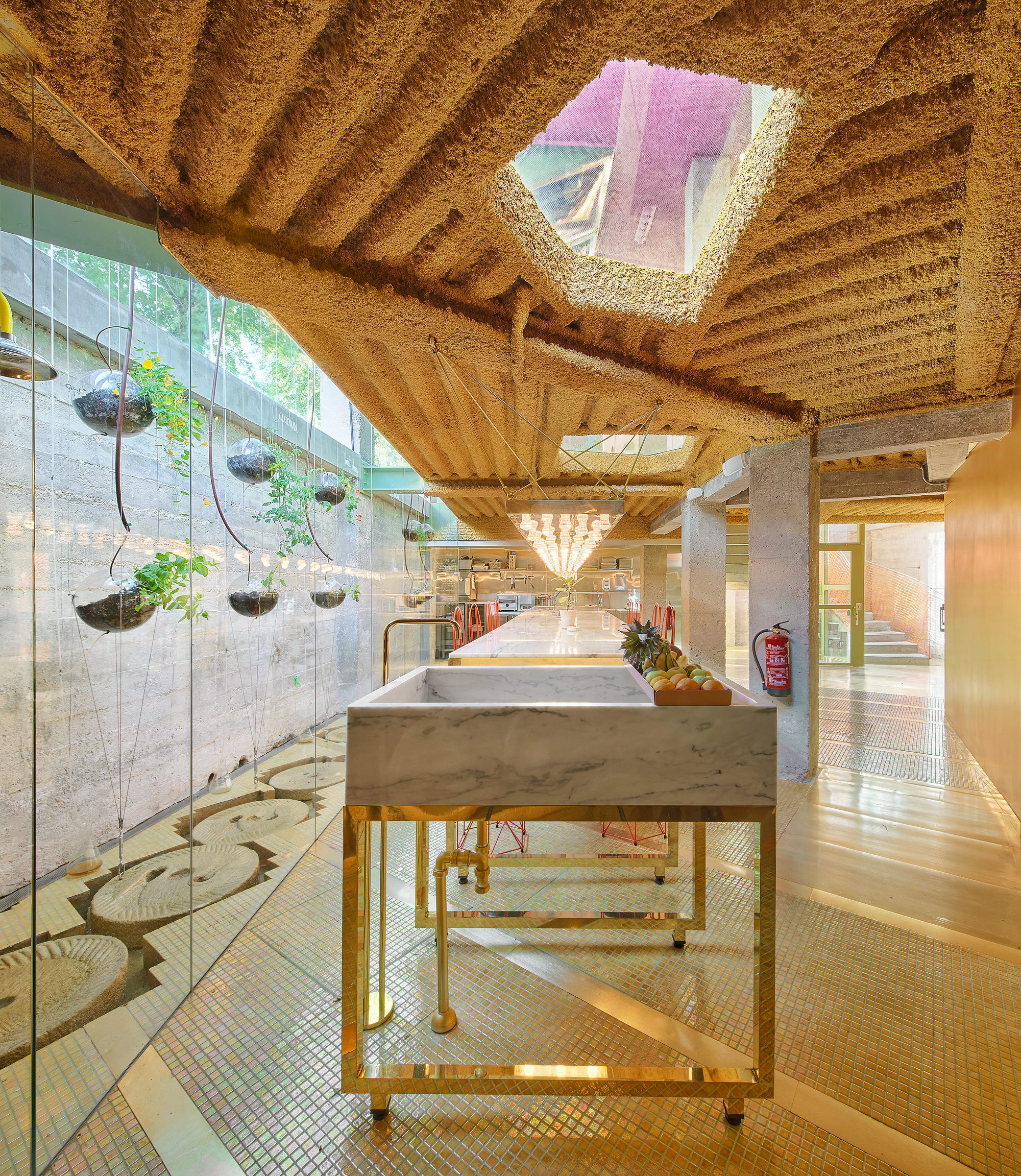 Run Run Run Intervention / Andrés Jaque / Office for Political Innovation-19