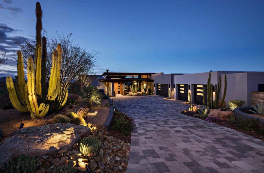 Fascinating modern desert home melds into the Sonoran landscape-28