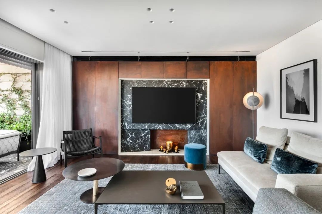 Aviram Kushmirski 打造轻奢风空间，黑白色调与实木地板的完美搭配-82