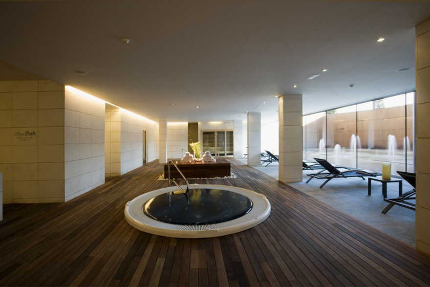 地形融入的绿色多功能酒店设计-31