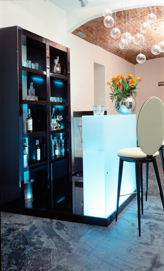 现代家庭酒吧设计丨Architonic-21