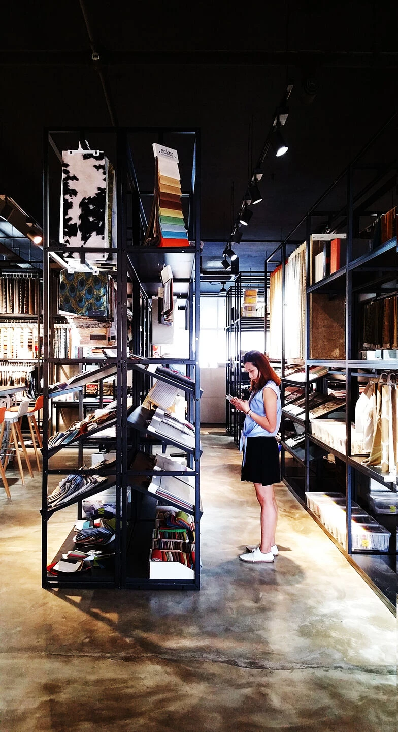 新加坡高端面料展示厅，RSDS 建筑师的工业风设计-16