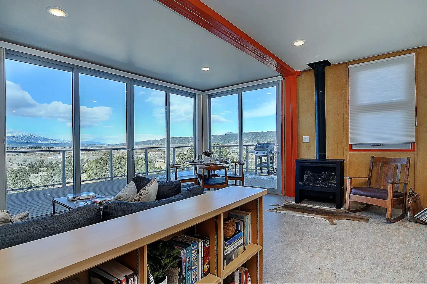 集装箱民宿 | 融入自然的五十年代风格设计-3