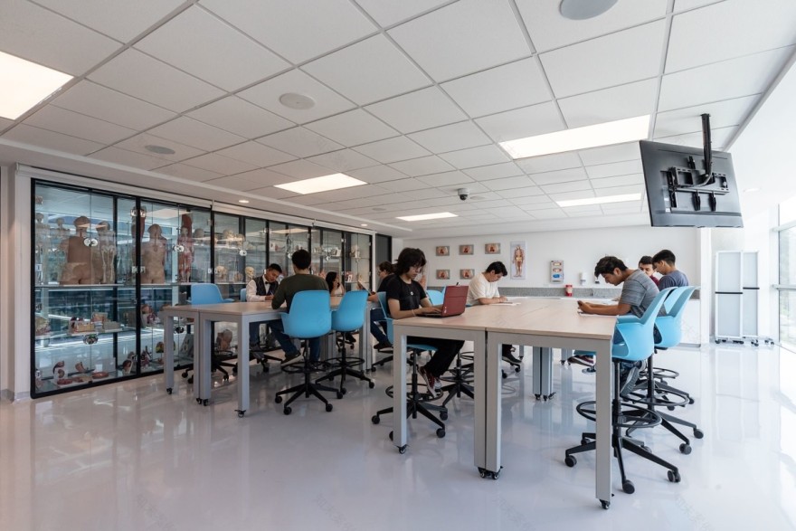 厄瓜多尔大学校园扩建丨Contract Workplaces 和 BMA Estudio-34