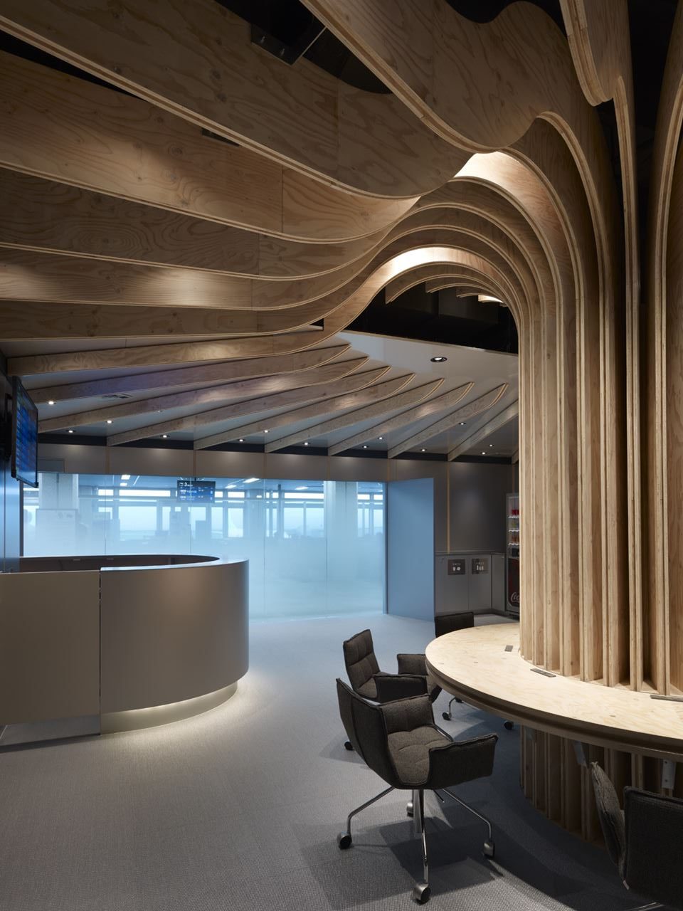 大分空港旅客ターミナルビル内エアポートラウンジ丨日本大分丨塩塚隆生アトリエ(意匠),河野設備設計室(設備)-7