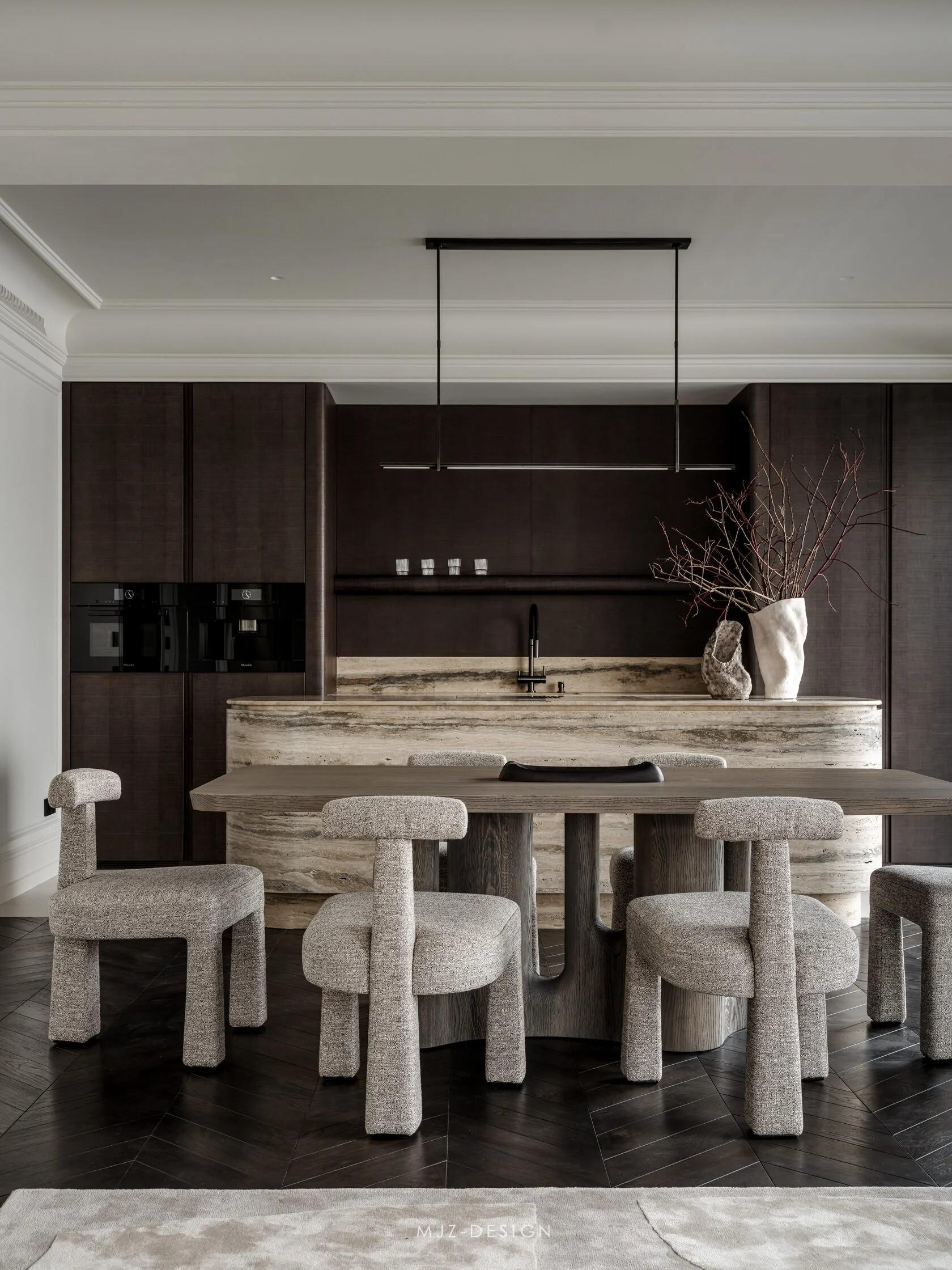 波克隆纳亚街 9 号,127 室(注:由于POKLONNAYA推测为俄语街道名,音译为波克隆纳亚街,127结合常见情况推测为房间号等,若实际情况不符,请提供更多背景信息) 丨俄罗斯莫斯科丨QUADRO ROOM-17