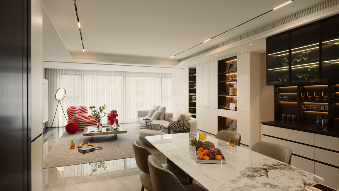 时而1人1猫时而人山人海，一间能展开能合上的“可折叠”房子-16