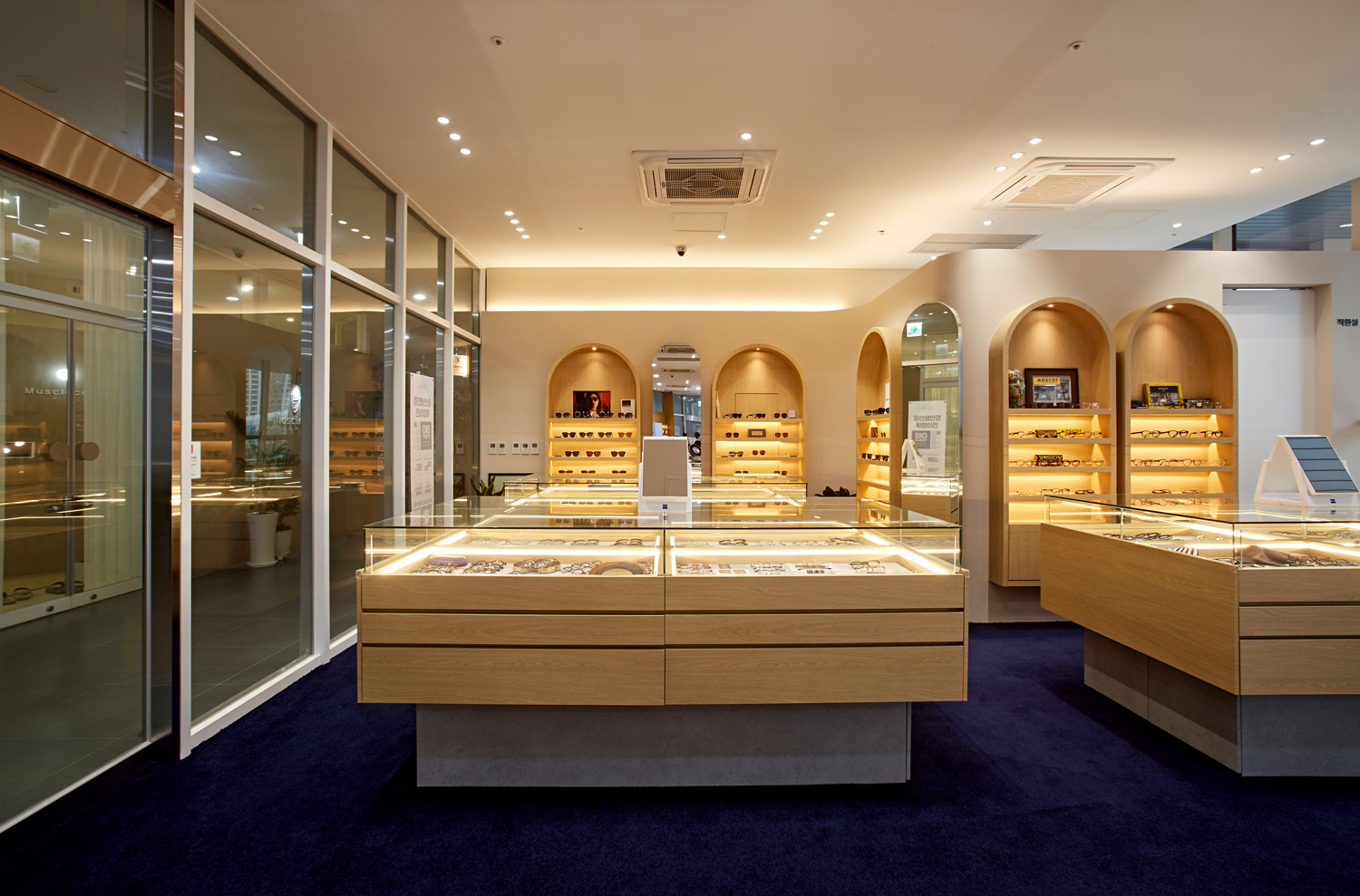 照明点睛之笔 | 高级眼镜店室内设计-2