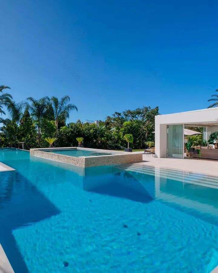 一个现代奢华别墅:尽享极致生活体验-4