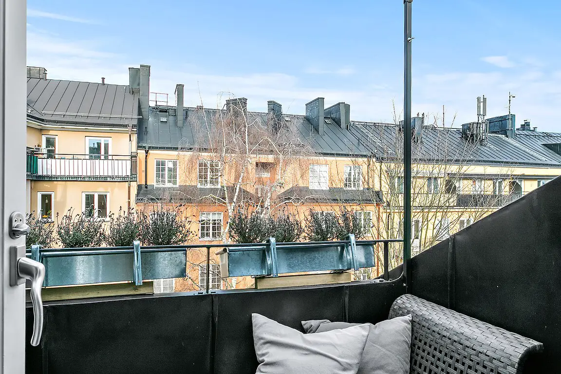 阁楼公寓的现代革新 | 玻璃隔墙与悬挂式吊床-19