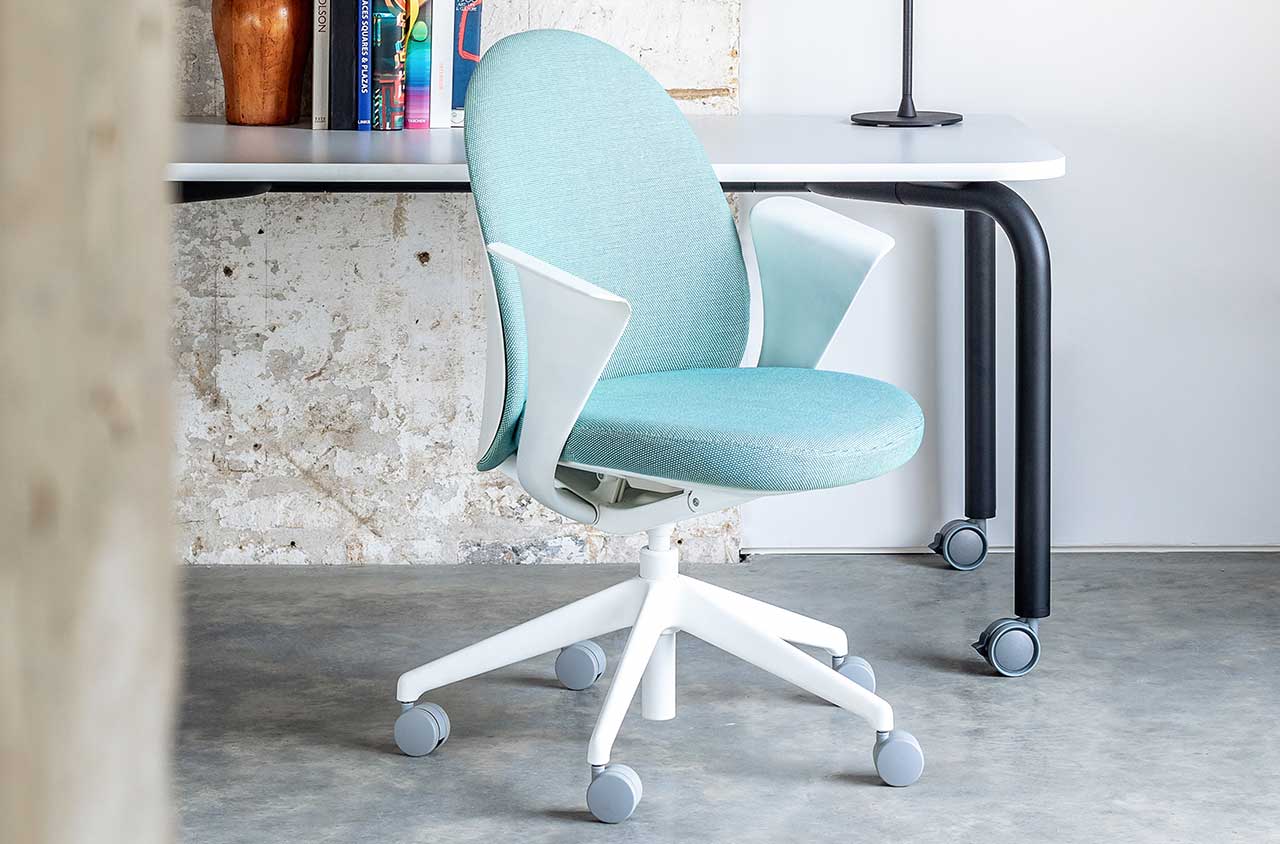 简约流线,打造适应现代办公的 Essa 任务椅-0